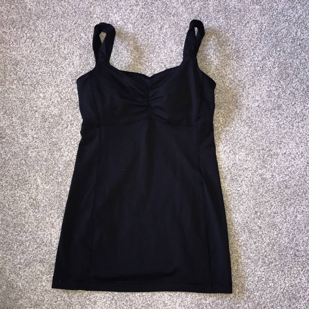 Lululemon workout tank size 6